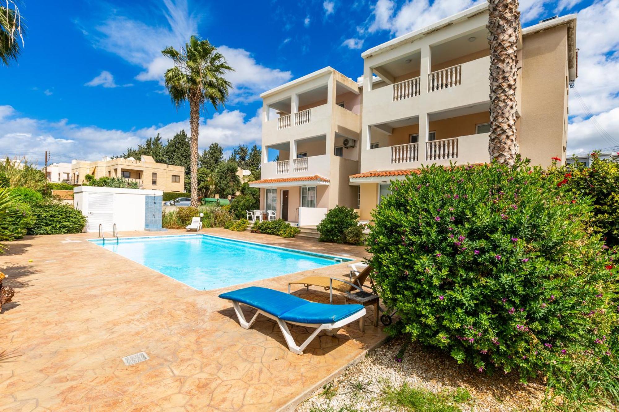 Beautiful 2 Bed Apartment With Great Views In Paphos Luaran gambar