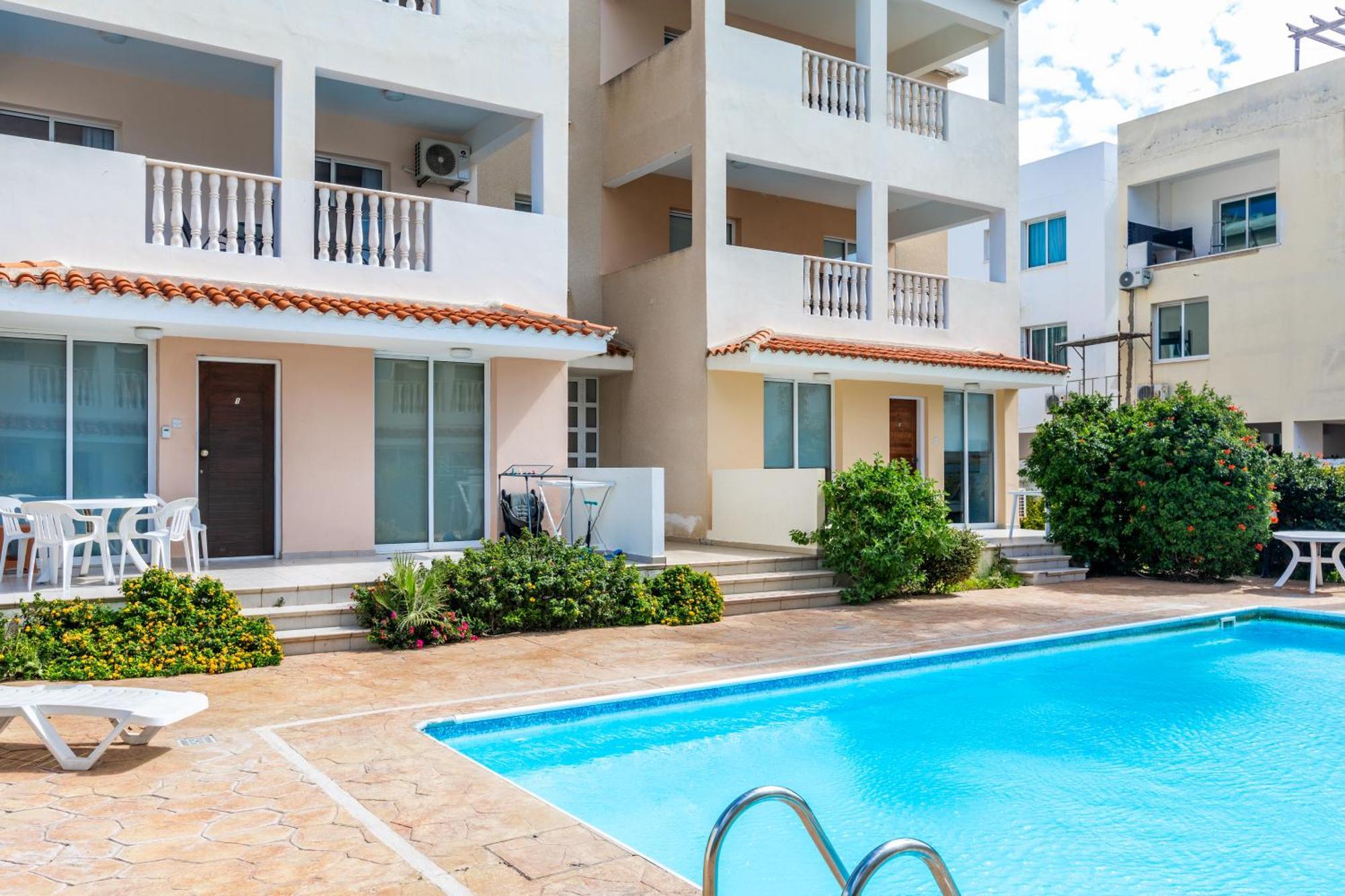 Beautiful 2 Bed Apartment With Great Views In Paphos Luaran gambar