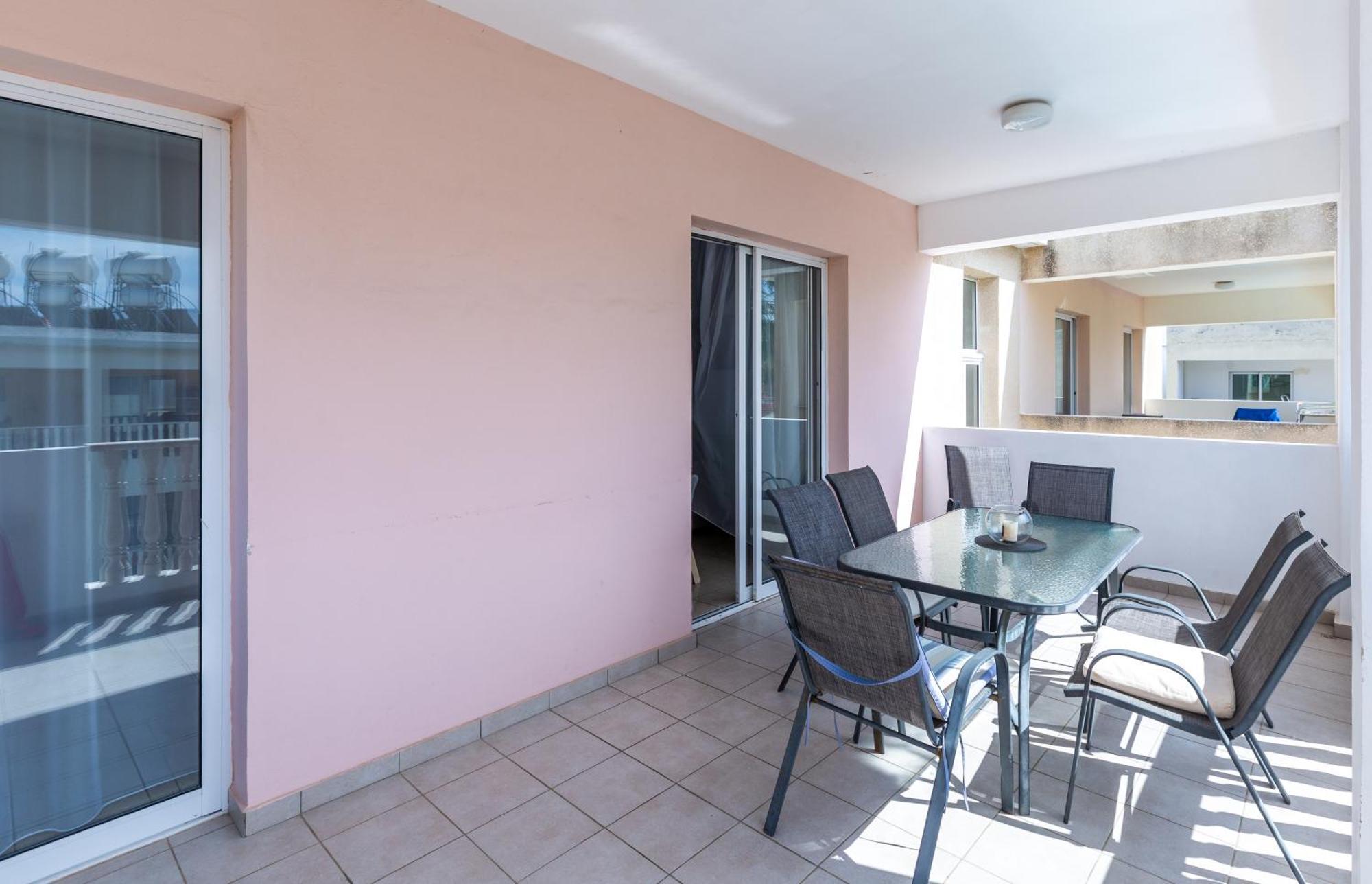 Beautiful 2 Bed Apartment With Great Views In Paphos Luaran gambar