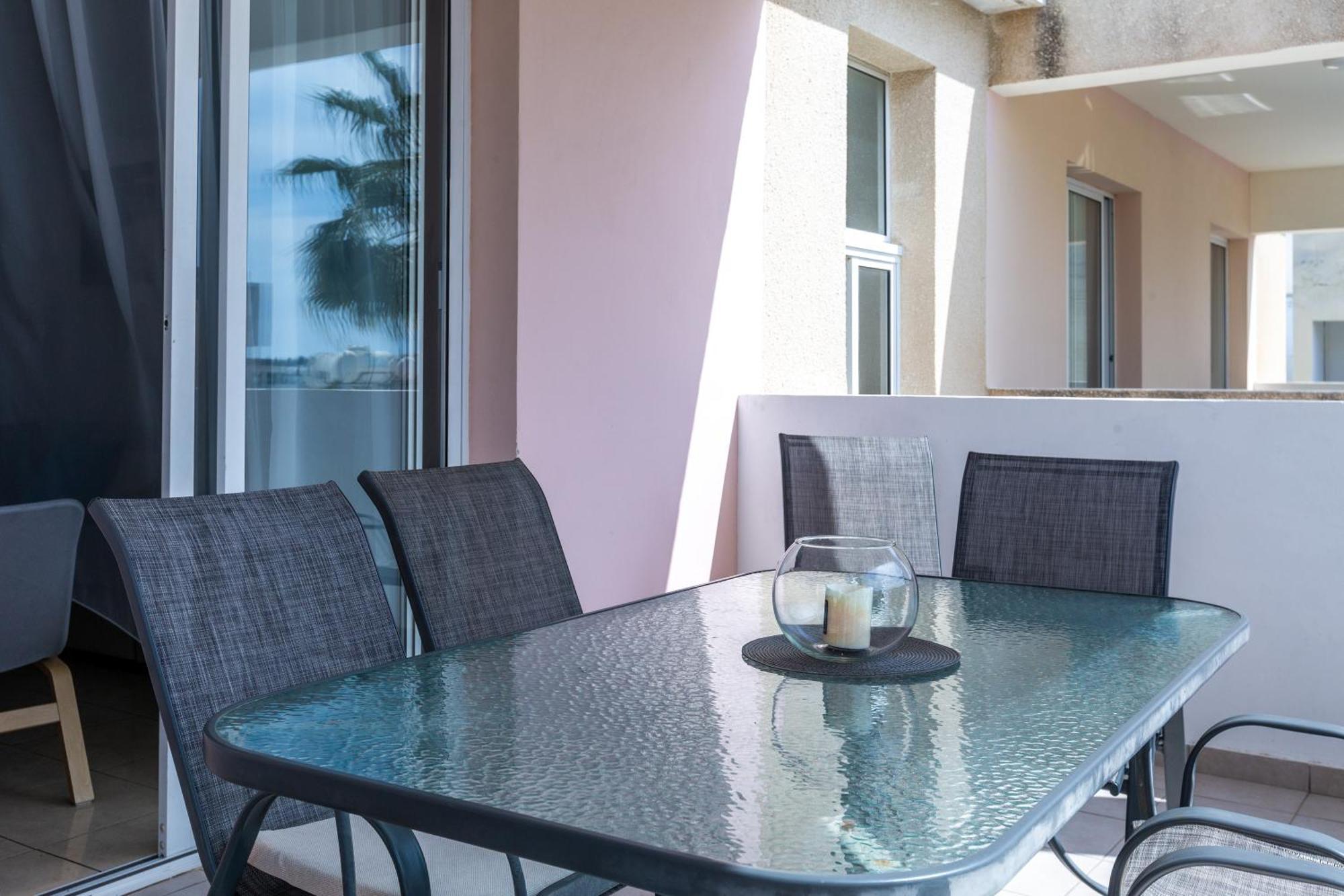 Beautiful 2 Bed Apartment With Great Views In Paphos Luaran gambar