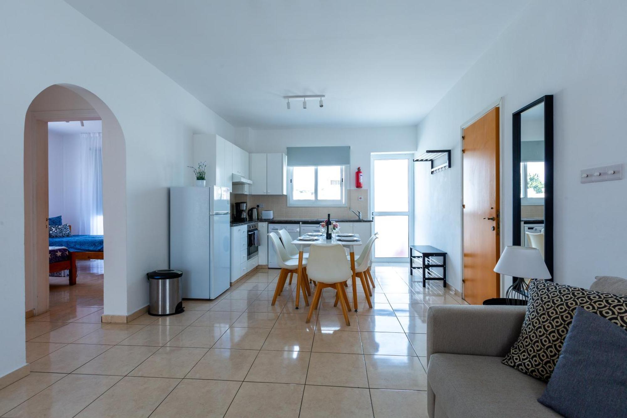 Beautiful 2 Bed Apartment With Great Views In Paphos Luaran gambar