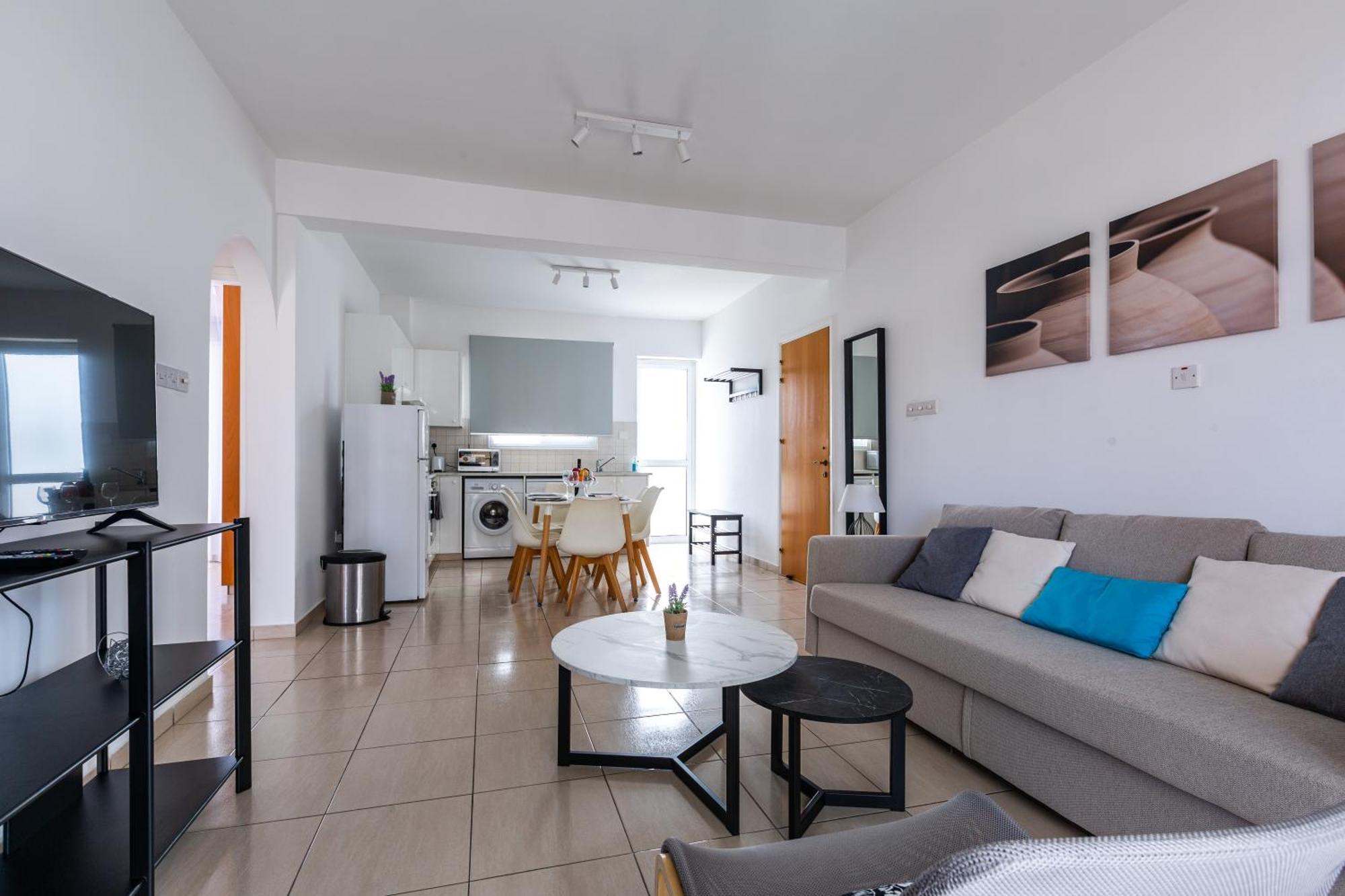 Beautiful 2 Bed Apartment With Great Views In Paphos Luaran gambar