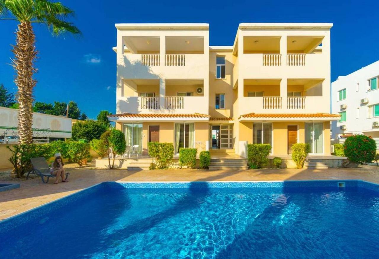 Beautiful 2 Bed Apartment With Great Views In Paphos Luaran gambar