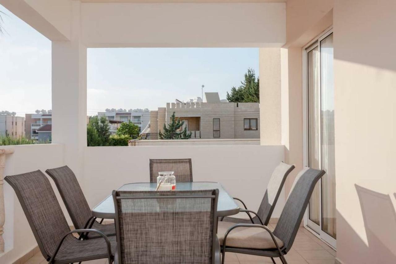 Beautiful 2 Bed Apartment With Great Views In Paphos Luaran gambar